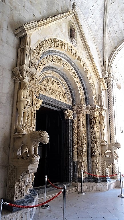 Trogir_Cathedral_Entrance_1_