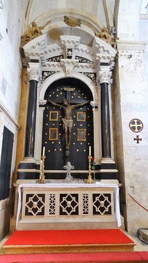 Trogir_Cathedral_St_Cross_Altar