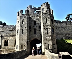 Warwick_Castle_Gatehouse