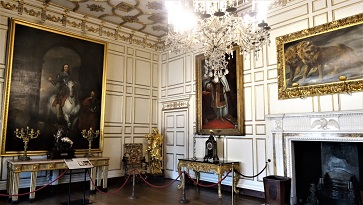 Warwick_Castle_State_Dining_Room1