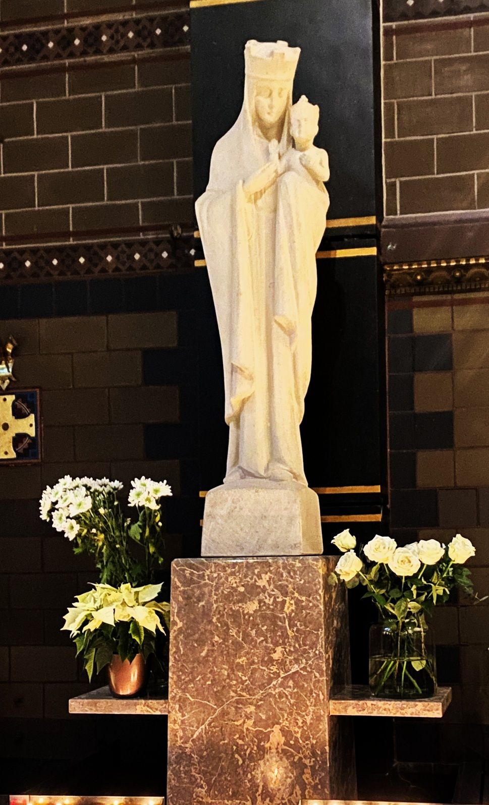 Statue, Basilica of Saint Nicholas, Amsterdam