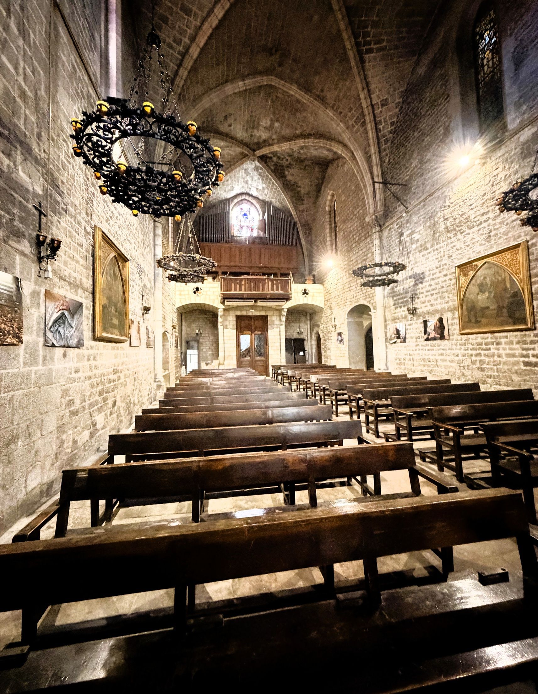 Organ and rear of church, Church of Santa Anna, Barcelona